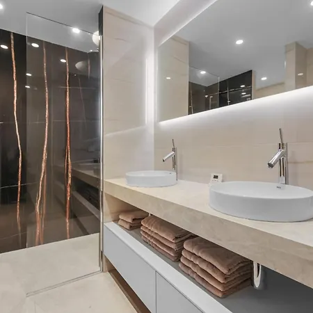 Ref 1998 - - Sea View For Rent * Канны