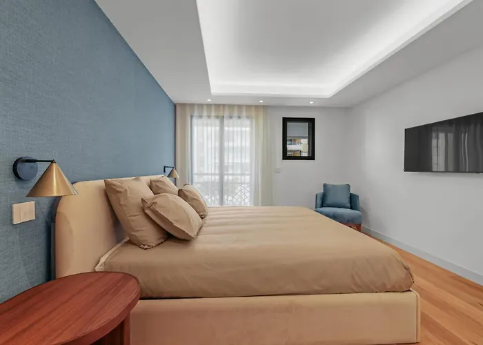 Ref 1998 - - Sea View For Rent شقة *